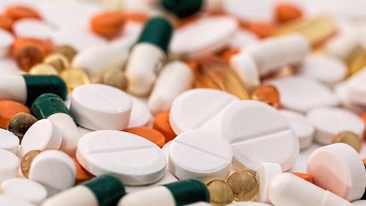 Um den Körper gesund und fit zu halten, greifen viele Menschen auf Nahrungsergänzungsmittel zurück. Ob diese wirklichen einen positiven Effekt auf den Körper haben, hat eine amerikanische Studie nun überprüft. Symbolbild: pixabay.com/stevepb