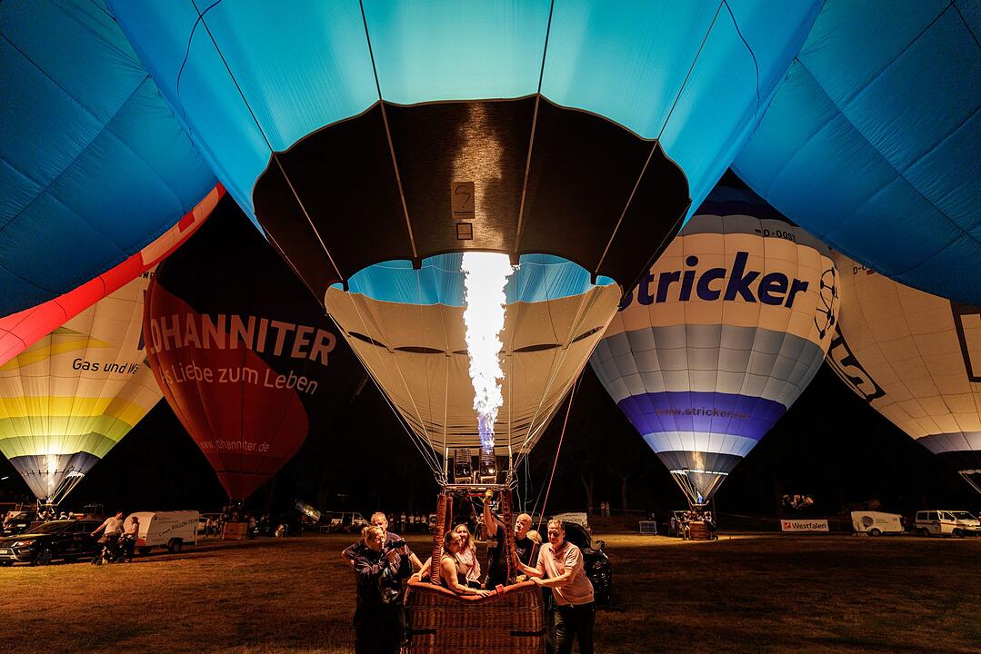 Ballongl&uuml;hen im Rahmen der 54. Montgolfiade in Warendorf