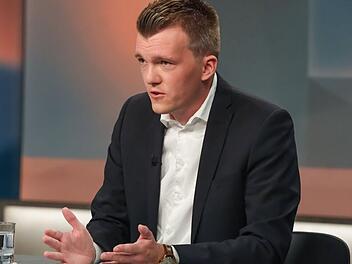 Luca Piwodda &auml;rgerte sich bei "Hart aber fair" &uuml;ber die etablierten Parteien.