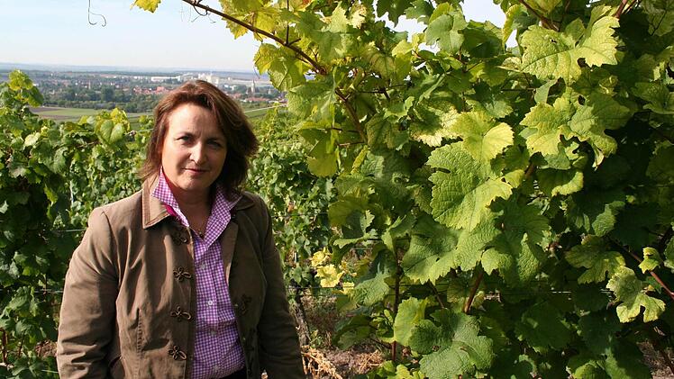 Andrea Wirsching in den Weinbergen, in denen die Diebe zuschlugen.