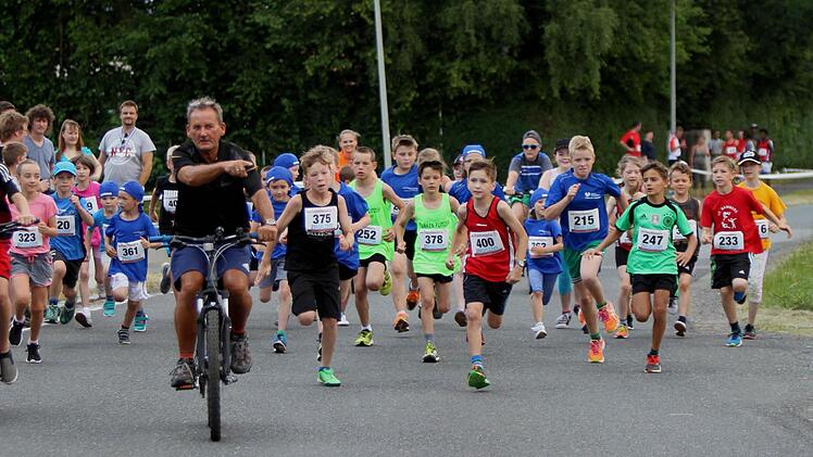 Hier geht's lang, weist der Lotse an.