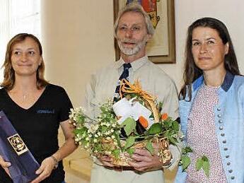 Bei der Amtsübergabe (von links): Rita Satzger kommt, Erwin Bittermann geht und Christiane Meyer würdigte dessen Arbeit. Foto: C. Schwind