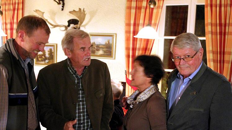 Schieben gemeinsam viel an: (von links) Tierparkleiter Axel Maunz, Ulf Zeidler vom Bund Naturschutz, Stadträtin Dr. Gudrun Heil-Franke als Schriftführerin und Vereinsvorsitzender Prof. Dr. Ekke Haupt. Werner Vogel
