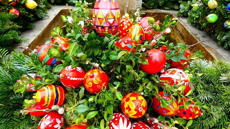 Detail des Trebgaster OsterbrunnensDieter H&uuml;bner