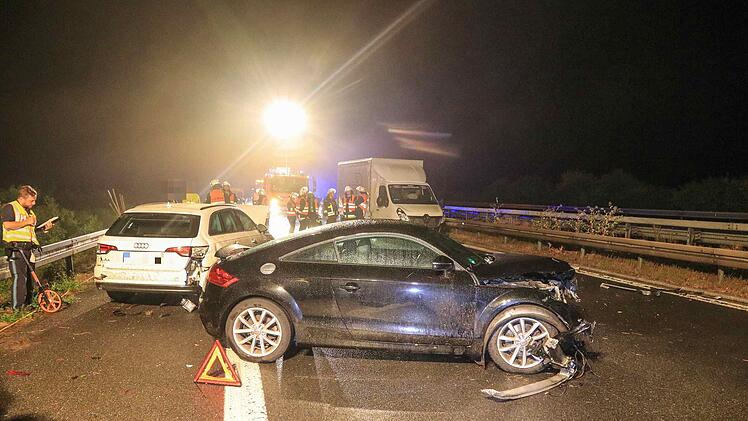 Aquaplaning-Unfall auf der A73: Audi gerät bei Starkregen ins Schleudern