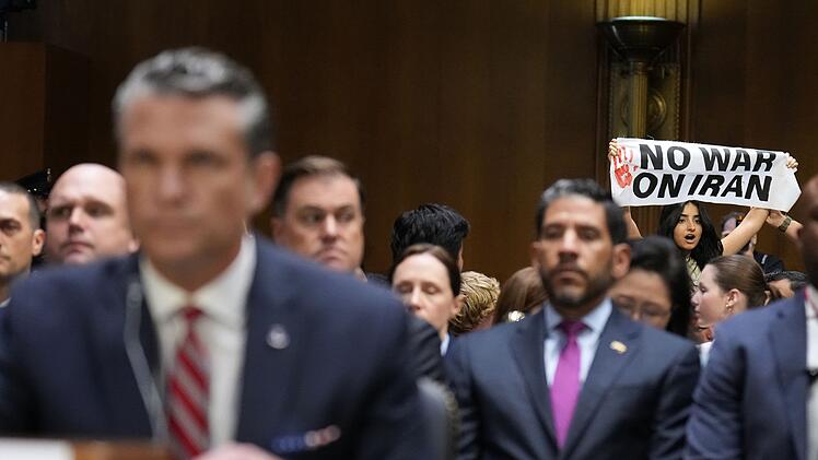 Pete Hegseth im Verteidigungsausschuss des US-Senats
