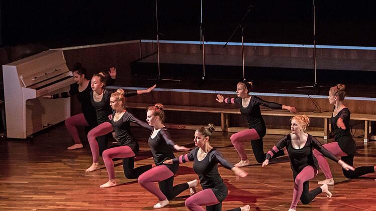 Impressionen vom Sommerkonzert des Gymnasiums Ernestinum im Coburger Kongresshaus: TanzgruppeFoto: Jochen Berger