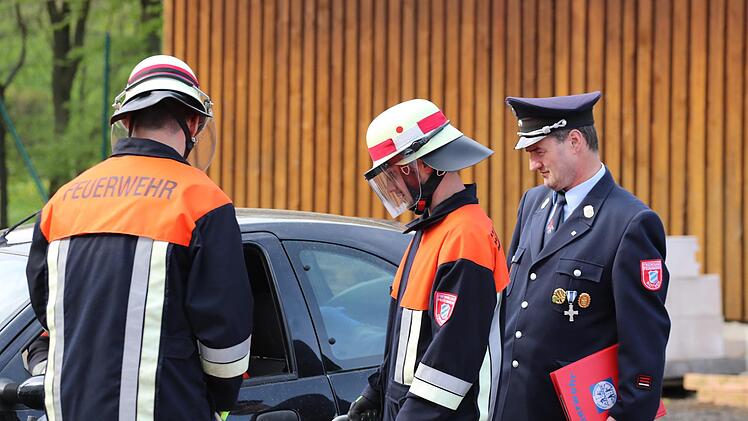 Erstmals haben die Freiwilligen Feuerwehren aus Wildflecken und Oberbach gemeinsam die Leistungsprüfung "Technische Hilfeleistung" abgelegt. Sebastian Schmitt