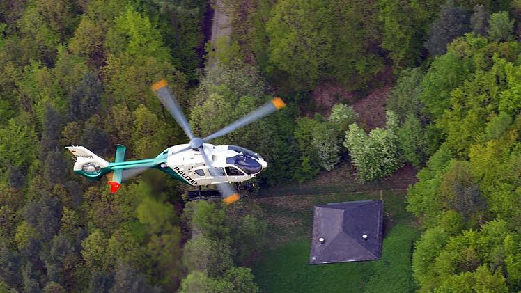 Täterbeschreibung veröffentlicht: Nach einem Überfall auf eine Tankstelle in Stockheim sucht die Polizei nach dem Räuber. Der Täter konnte mit einem Motorrad flüchten. Symbolfoto: Polizei