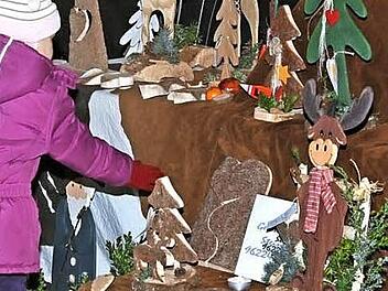 Schöne weihnachtliche Dinge gehören zum Sortiment des Hobby- und Künstlermarktes, den die Feuerwehr organisiert. Archivbild: Gegel