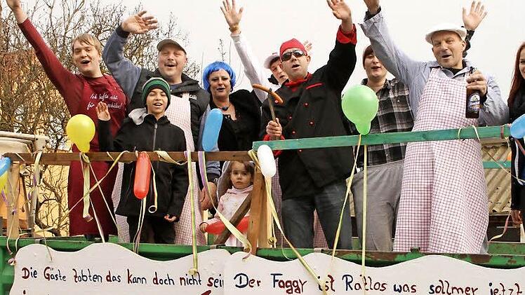 Die verunglückte Schlachtparty von der Kirchweih tischten die Neubrunner kreativ noch einmal auf. Fotos: Günther Geiling