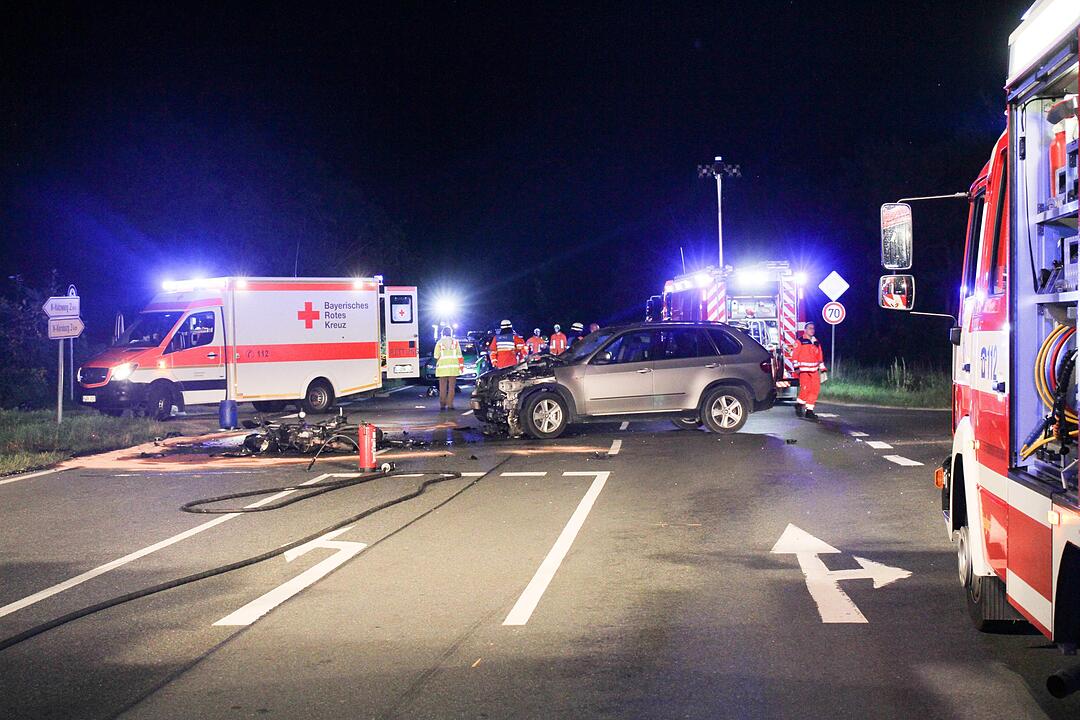 Nürnberg: Leichtkraftrad brennt nach Zusammenstoß