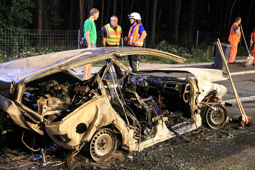 Zwei Tote, vier Schwerverletzte bei Unfall auf A3
