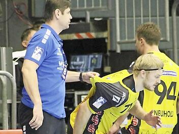 Kein Halten sollte es heute Abend gegen Kiel für den HSC Coburg geben. Trainer Alois Mraz (blaues T-Shirt) und Kapitän Andreas Schröder wollen vorangehen.