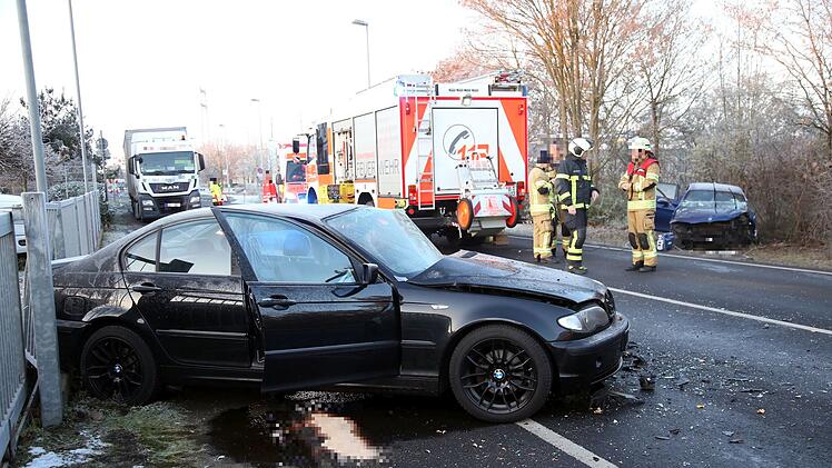 In Aschaffenburg endete ein Verkehrsunfall f&uuml;r eine 60-j&auml;hrige Autofahrerin t&ouml;dlich.