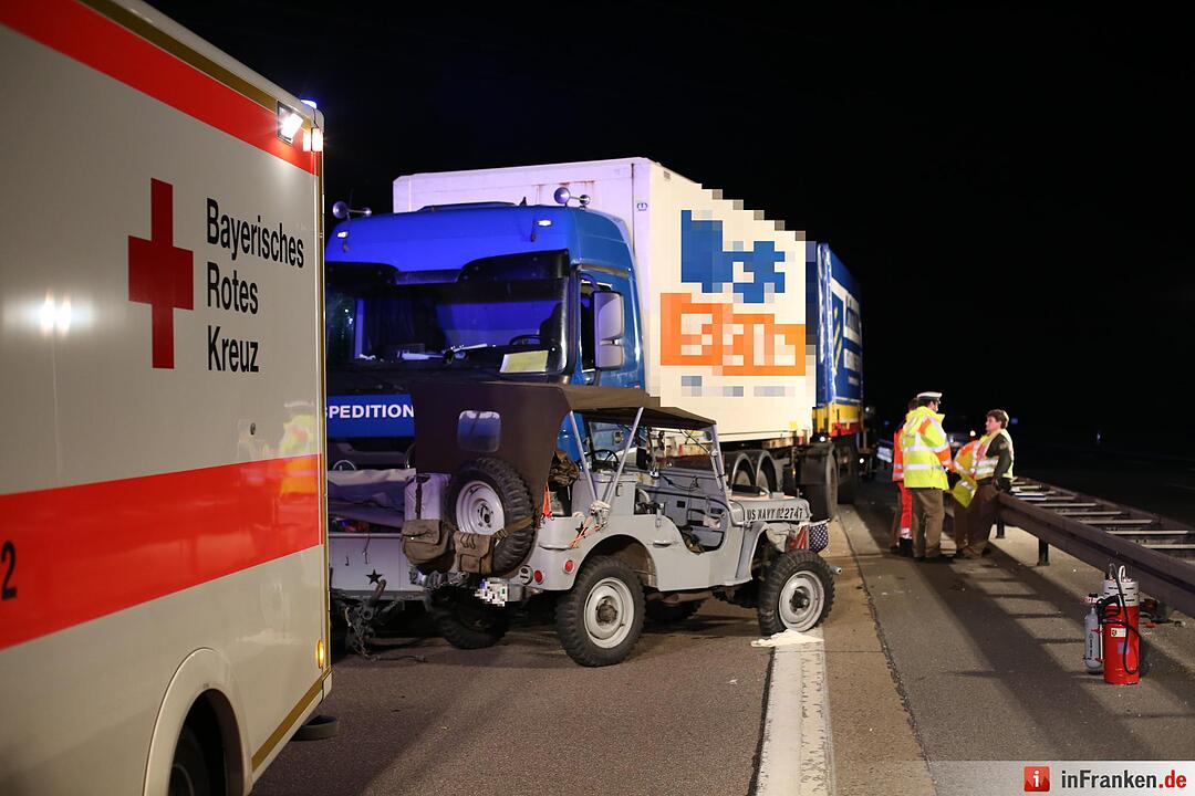 Tödlicher Unfall bei Altdorf: Lkw kracht auf Oldtimer-Jeep