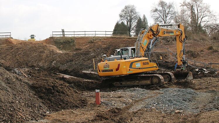 Hier wird die neue Strecke beim Melkendorfer Friedhof gebaut. Foto: Stephan Tiroch