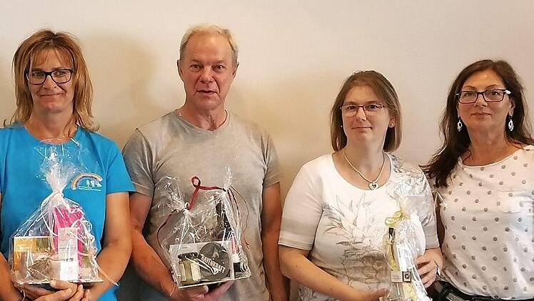 Personalratsvorsitzende Dagmar Feller (rechts) bedankten sich bei (von links) Beate Ehlert, Michael Hoffart und Marion Brust.  Fotos: Silvia Reinelt