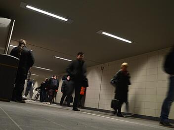 Über den neuen 80 Meter langen Tunnel können Fußgänger von der Bayreuther Straße bis zum Bahnhof laufen. Foto: Ronald Heck