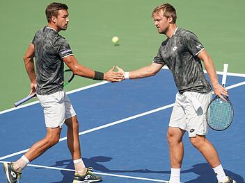 Viertelfinale bei den US Open? Check! Kevin Krawietz (rechts) und Andreas Mies gehören zu den besten acht Doppeln in New York.  Foto: J. Hasenkopf