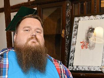 Thomas Seuberling neben einem seiner Werke.Foto: Björn Hein