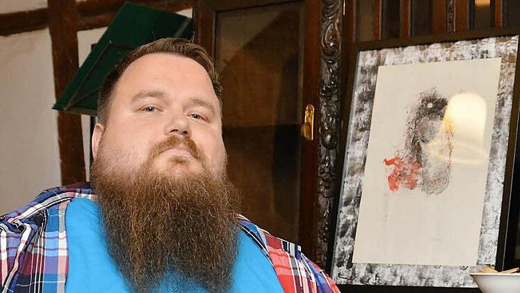 Thomas Seuberling neben einem seiner Werke.Foto: Björn Hein