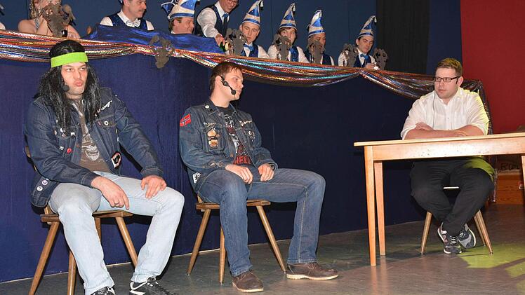 Die Vertreter von "Heavy Metal", von links Sebastian Vey, Fabian Herold und Matthias Richter, bei einem Vorstellungsgespräch.