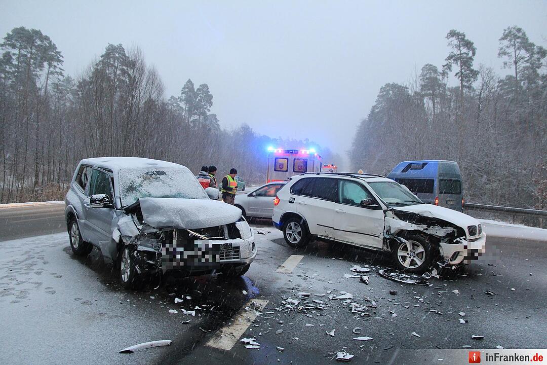 Unfall: Autos kollidieren bei Bamberg