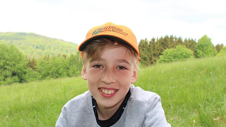 Jan Fischer (10 Jahre), aus Riedenberg: "Ich habe auch Jäger in meiner Familie und finde den Tag heute deshalb umso spannender. Ganz besonders toll fand ich den Ausblick vom Hochsitz und die ganze Technik, angefangen von der Jagduhr bei der Kirrung bis hin zu den Schießutensilien."
