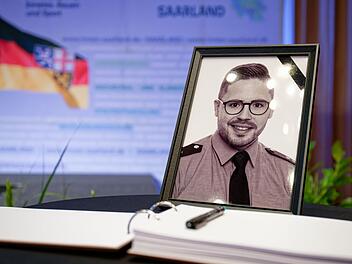 Gedenkfeier für getöteten Polizisten