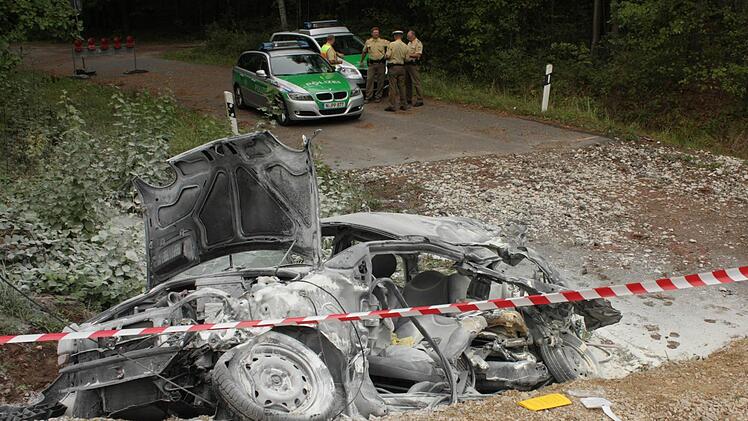 Viel mehr als ein zerquetscher Metallhaufen blieb vom Renault Twingo nach der Fluchtfahrt des Mannes nicht übrig. Foto: Andreas Dorsch/Archiv