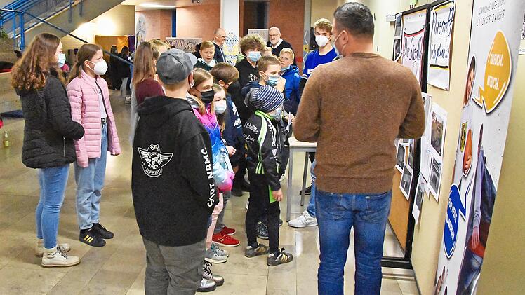 Die Themen-Inseln zum geplanten Jugendtreffpunkt in Scheßlitz stießen auf großes Interesse.