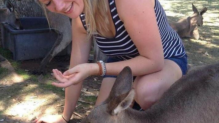 Was darf bei einem Trip durch Australien nicht fehlen? Natürlich - ein Känguru! Auch Linda hat bereits Bekanntschaft mit einem der flauschigen Beuteltiere machen können. Foto: privat