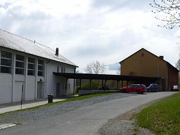 Im Bereich von Schule (rechts) und Stadthalle kann sich der Kupferberger Stadtrat gut eine einfache Dorferneuerung vorstellen. Foto: K.-P. Wulf