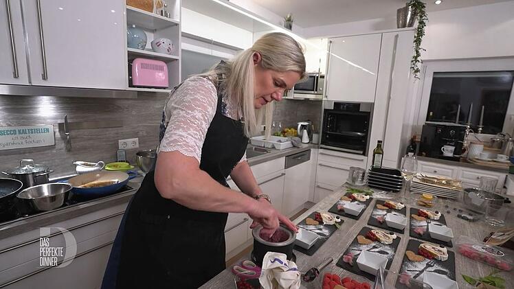 Früher lief Sabine Marathon. Jetzt geht sie beim "Dinner" über die volle Distanz.