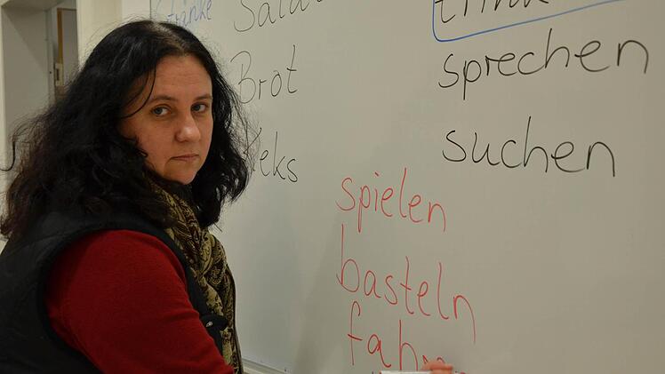 Anett Lussert unterrichtet seit zehn Jahren Menschen mit massiven Problemen im Lesen und Schreiben. Fotos: Pat Christ