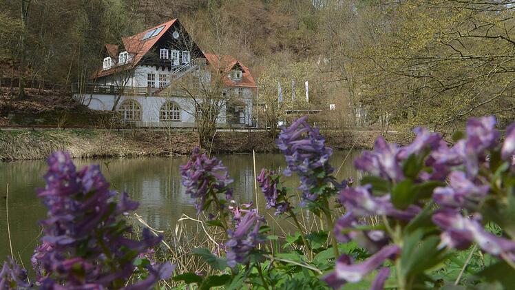 Der Finanzsenat setzte ein Zeichen: Die frühere Jugendherberge soll nach einem halbjährigen Provisorium als Flüchtlingsheim wieder als Jugendstätte genutzt werden. Foto: Ronald Rinklef