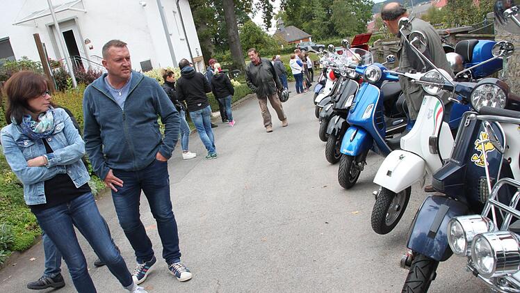 Zum Vespa-Mekka wurde wieder Maineck. Zahlreiche Besucher flanierten an Dutzenden von Maschinen vorbei.Stephan Stöckel