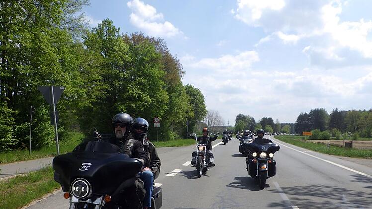 Erlangen: Toy Run Day 2022 war "absolut genial" - knapp 1000 Biker wollen kranken Kindern helfen