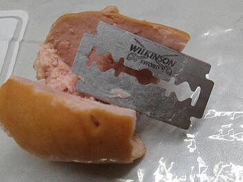 Symbolbild Rasierklinge in Wurstköder Foto: Polizei/Archiv