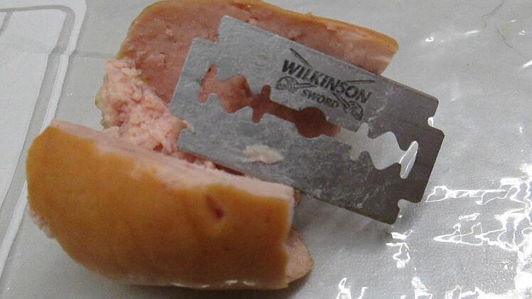 Symbolbild Rasierklinge in Wurstk&ouml;der Foto: Polizei/Archiv