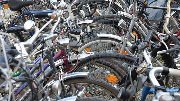 Ergebnis einer Einigung zwischen Bürgerinitiative und Stadt: Bis 2025 sollen  5000 zusätzliche Fahrradparkplätze in Bamberg geschaffen werden.  Ronald Rinklef