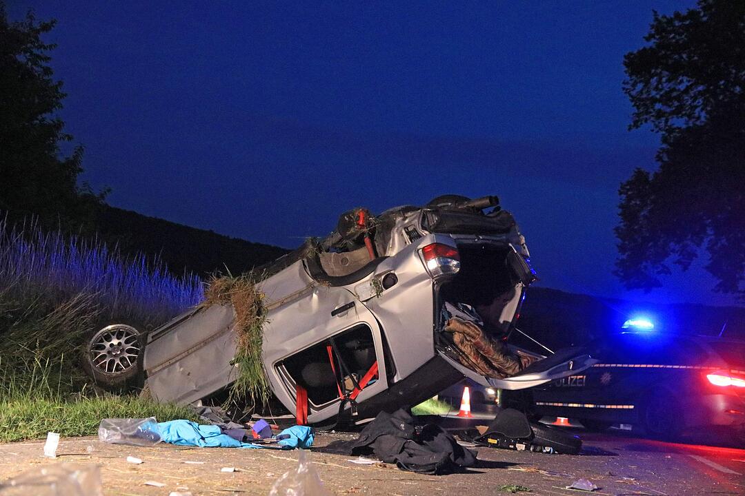 Schwerer Unfall im Landkreis Kulmbach - Fahrzeug überschlagen
