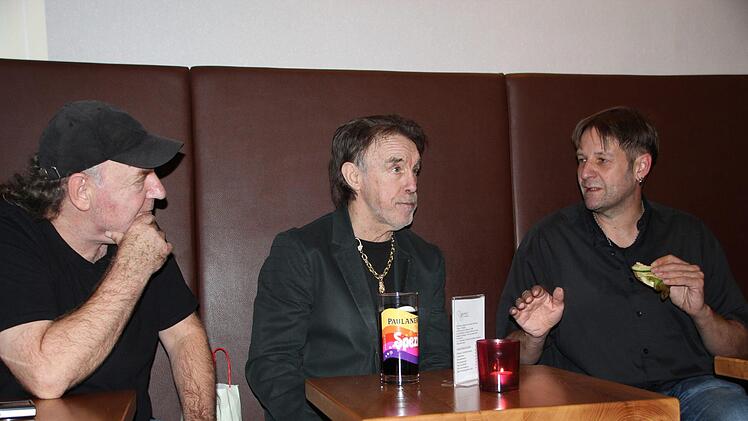 Fan-Talk mit Joachim Dunger und  Jens N&ouml;hrba&szlig;.Foto: Johannes Schlereth