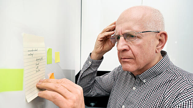 Alzheimer und Demenz: Auf diese 10 frühen Warnsignale solltest du achten