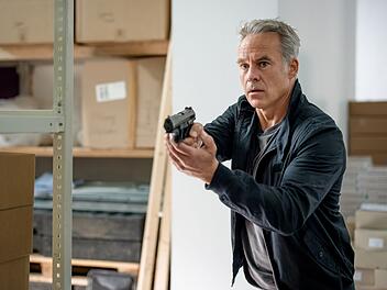 Es war einmal: Marco Girnth wird bei "SOKO Leipzig" nie mehr als Jan Maybach die Waffe ziehen. Sein letzter Einsatz endete t&ouml;dlich.