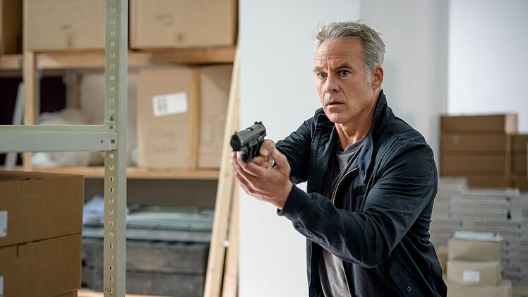 Es war einmal: Marco Girnth wird bei "SOKO Leipzig" nie mehr als Jan Maybach die Waffe ziehen. Sein letzter Einsatz endete t&ouml;dlich.