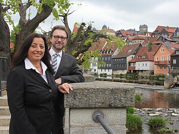 Sie wollen in und um Kronach Unternehmen mit einem regional geprägten Netzwerk von Spezialisten unterstützen: Vorsitzender Erhard Jersch mit seiner Vorstandskollegin, Gabriele Freifrau von Thüringen-Reichenbach. Foto: Veronika Schadeck