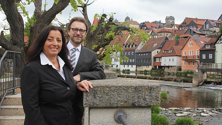 Sie wollen in und um Kronach Unternehmen mit einem regional geprägten Netzwerk von Spezialisten unterstützen: Vorsitzender Erhard Jersch mit seiner Vorstandskollegin, Gabriele Freifrau von Thüringen-Reichenbach. Foto: Veronika Schadeck
