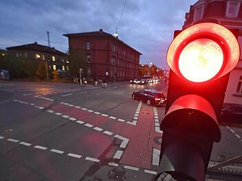 Auch an der Kreuzung Ludwigstra&szlig;e/Zollnerstra&szlig;e wird die Ampeltechnik auf den neuesten Stand gebracht. Foto: Ronald Rinklef